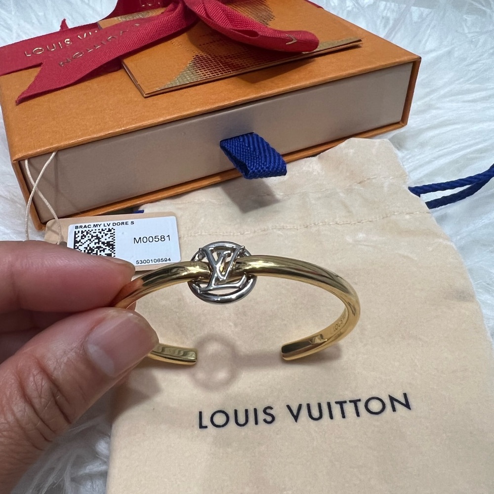 LV Bracelet - Picture 7 of 10